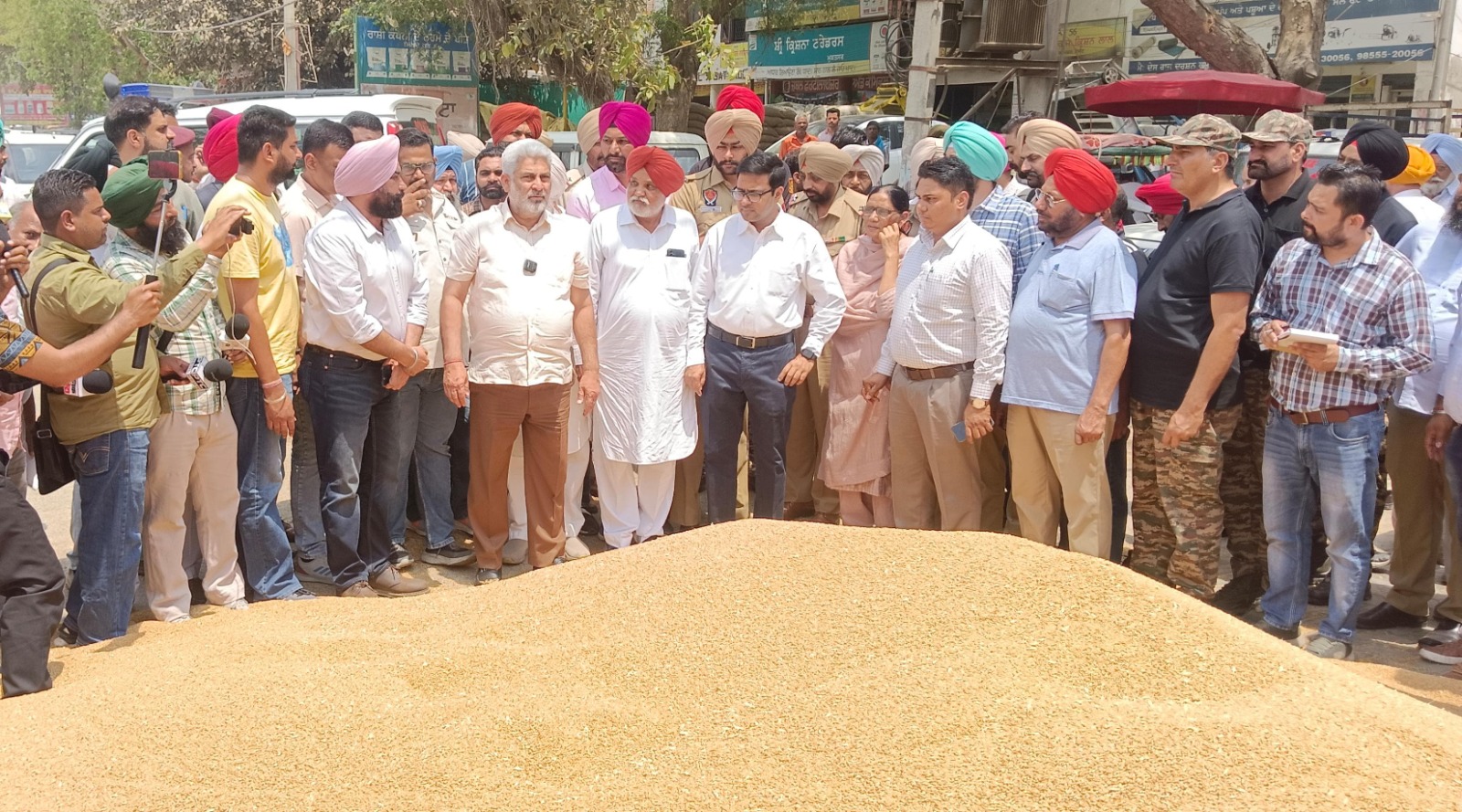 पंजाब की मंडियों में गेहूं की रिकॉर्ड तोड़ आवक, किसानों को बिना किसी देरी के किया जा रहा भुगतान