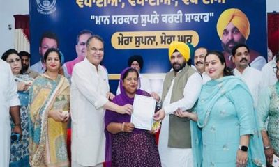 मंत्री हरभजन सिंह ईटीओ, सांसद संजीव अरोड़ा ने 50 साल बाद हैबोवाल के लाभार्थियों को मालिकाना हक प्रदान किया